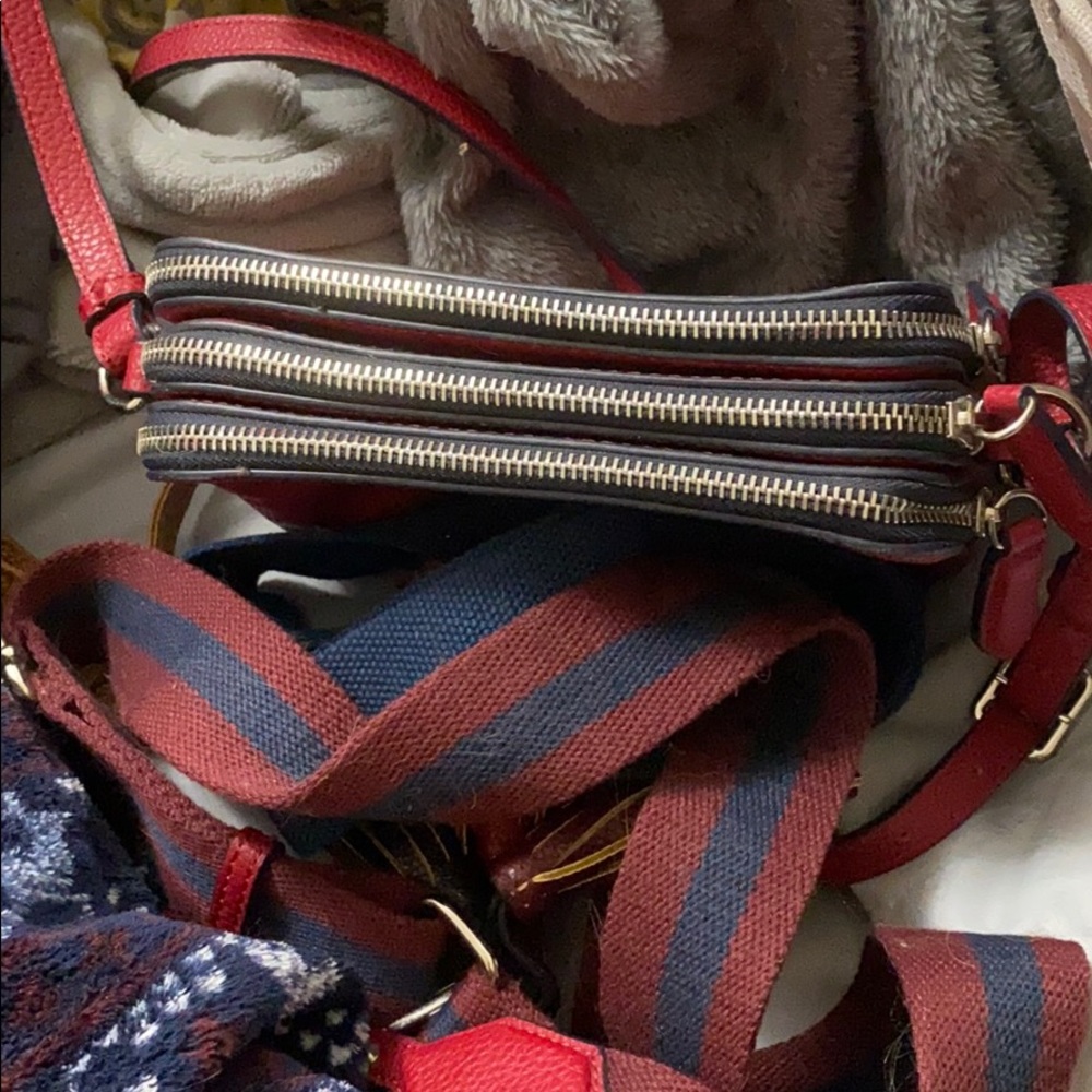 purses - Picture 4 of 7